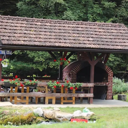 アパート Stone Room-kamena Soba Šipovo