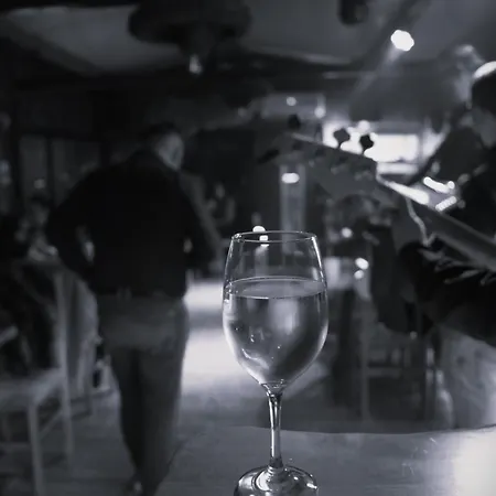 Stone Room-kamena Soba アパート