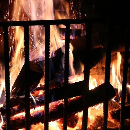 Stone Room-kamena Soba アパート Šipovo